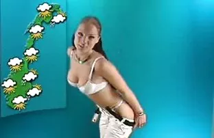 XXX بلوند در کرست و چکمه های بلند یک قصص سكس سعودية محارم تخم مرغ ملایم را مهار می کند