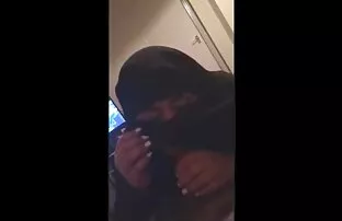 XXX دوست سيكس قصص پسر زیبایی واقعی فلفل ضخیم را لیس می زند