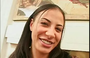 XXX پیکاپر یک دختر را برای پول در اتومبیل می کشد قصص سكس محارم مساج
