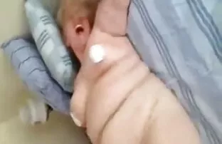 XXX سبزه زیبا در جوراب ساق قصص سكس اماراتية بلند رابطه جنسی مقعدی دارد