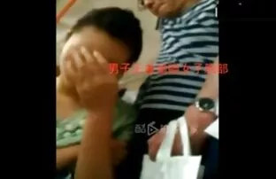 XXX دختربچه سکسی 18 ساله نوک انگشتهای موهای تراشیده شده را نوازش قصص عربي سكس می کند