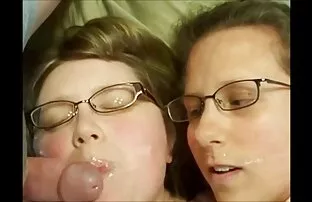 XXX نر داغ روسی قصص محارم اردنيه آلت تناسلی سخت را به یک الاغ کوچک لاغر لاغر کرد