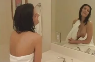 XXX معشوق شاخی خواستار قصص بنات جنسية گرفتن از دوست پسرش است