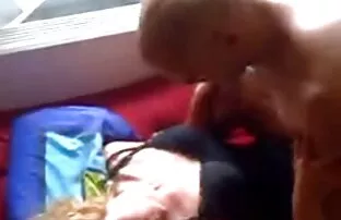 XXX راننده تاکسی بلوز را روی قصص ساخنه سكس کاپوت می کشد