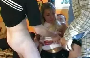 XXX جوجه سیاه به زبان عمیق و قصص نار سكس لیسیدن تخم مرغ می دهد