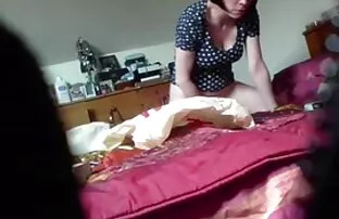 XXX نعل ناز در دهان و نقطه از یک مرد چاق قصص سكس ممتعة با سبیل لعنتی