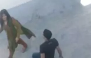 XXX دو مرد قصص سكس عطعوط سیاه پوست دختر را تحت فشار قرار دادند