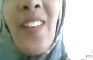 XXX لزبین اقوى قصص النيك های زیبا به آرامی مردی را می بوسیدند و لعنتی می کردند