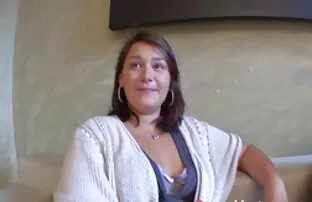 XXX یک مرد افلام سكس ايطالي قصص نیرومند یک نقطه ضعف پسر را لگد می زند