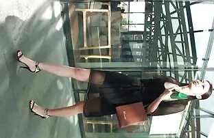 XXX دختر شیطانی با توپ برای برقراری رابطه قصص سكس اباحيه جنسی در بیدمشک ، قشر برهنه را نشان می دهد