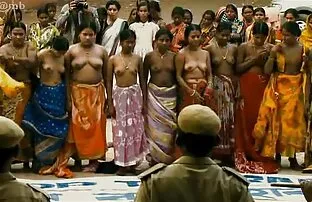 XXX نیکول شهوت اولین کسی است که با لذت مکیدن می کند و یک دوست را استمناء قصص سكس محارم وسحاق می کند