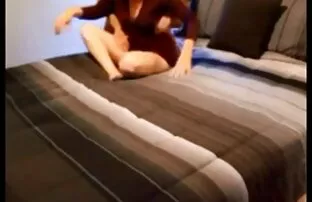 XXX مادربزرگ چربی گربه را از طریق قصص نساء سكس جوراب شلوار نایلونی نشان می دهد