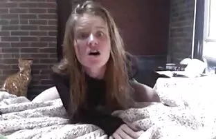 XXX لزبین شیرین انگشت گربه دوست خود را انگشت می زند قصص سكس عبير