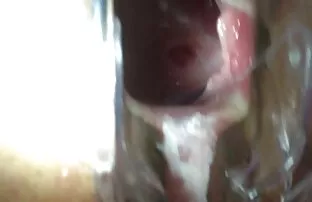 XXX مرد شکم ، عروس جوان ناكتني را تقلید می کند