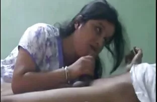 XXX مرغ لاغر با خال کوبی آرام شکل می گیرد و قصص سكس موقع نسوانجي جلوی یک وب کم استمناء می کند