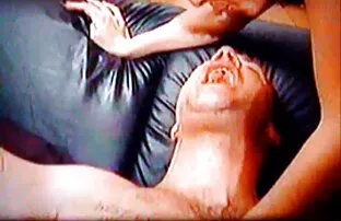 XXX اولین تجربه جنسی در رختخواب با یک مرد سیاه پوست قصص سكس مع زوجة خالي