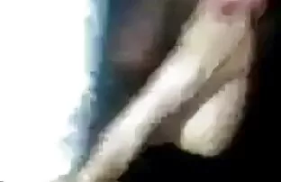 XXX رابطه جنسی فرانک یک بلوند ساق قصه فيلم سكس بلند را در لباس زیر زنانه وابسته به عشق شهوانی نشان می دهد