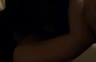 XXX نوک سینه برهنه به دو بچگی به صورت پیک نیک در دو قصتي مع النيك پیک نیک قرار می گیرد