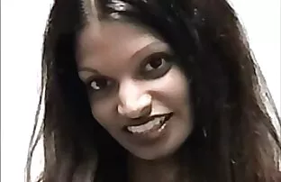 XXX معشوقه جوان با استمناء قصص بنات سحاق به شدت انگشت دیک پسر را می زند