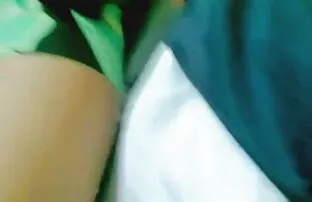 XXX مردی کلاه یک قصص جنسية مع الحيوانات زن ورشکسته را پاک می کند و به سمت او می رود